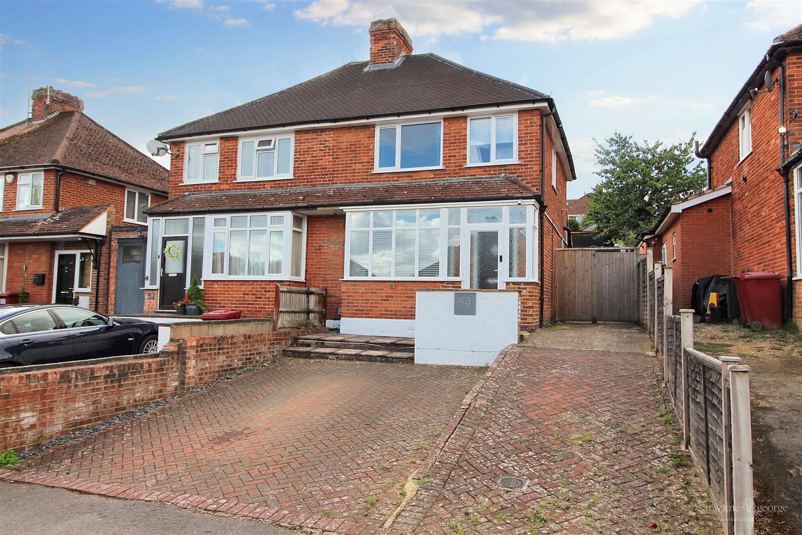3 bed property in Grasmere Avenue, Reading
